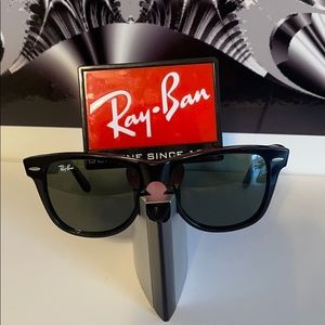 Ray-Ban Wayfarer Classic Sunglasses | Black | NICE